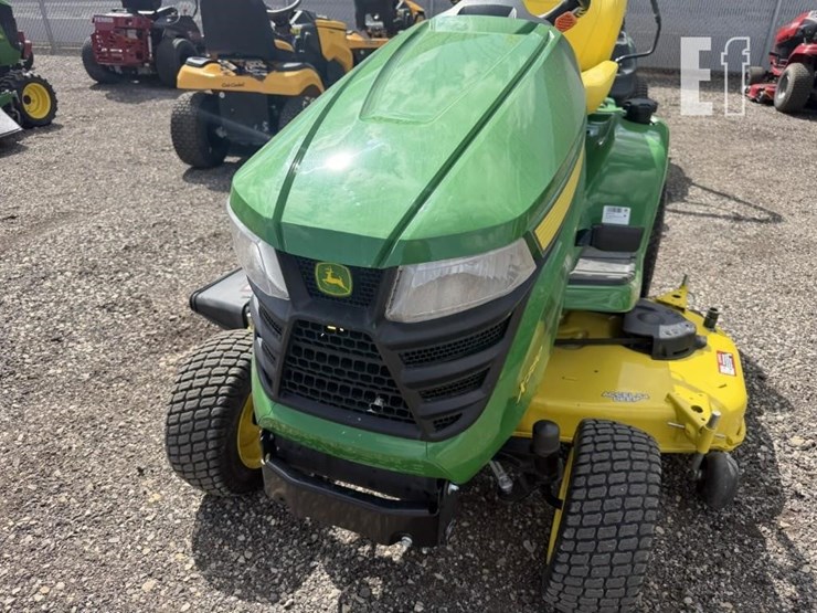 2022-john-deere-x380-image-11