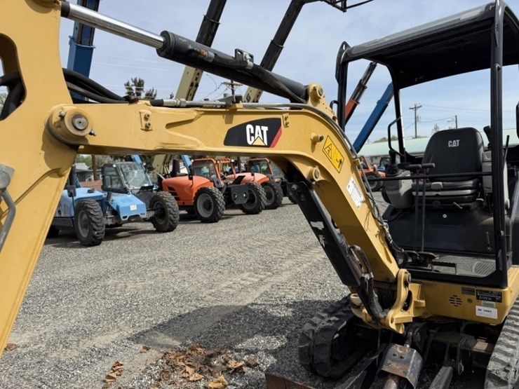 2017-caterpillar-301.7d-image-14