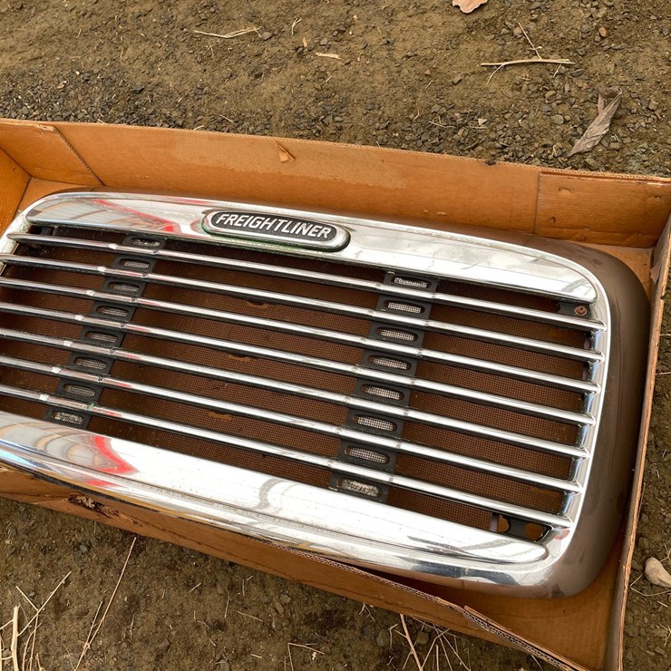 #10379 • New Freightliner Chrome Grill Assembly with Bug Shield