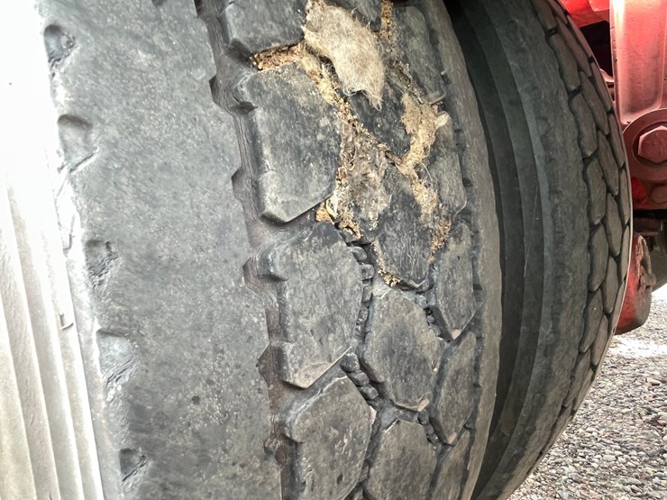 1976-peterbilt-359-image-55