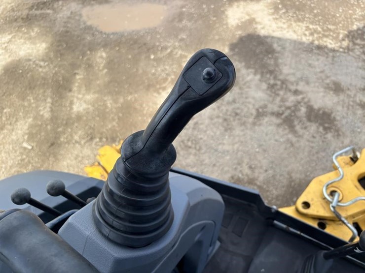 2019-deere-310l-ep-image-41