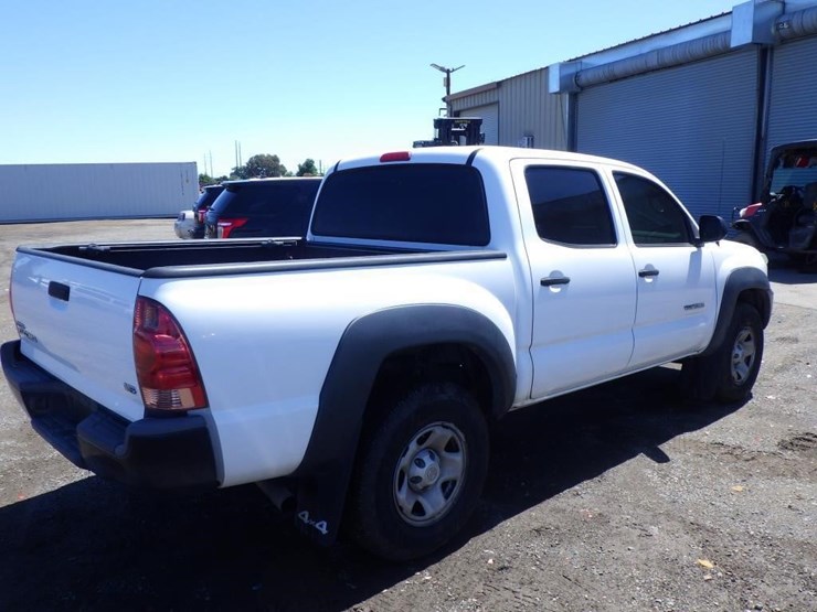 2015-toyota-tacoma-image-3