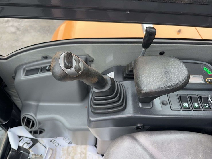 2024-case-cx37c-image-28