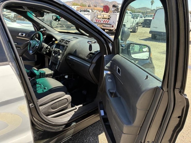 2015-ford-explorer-police-interceptor-image-9