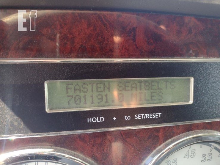 2012-freightliner-122sd-image-5