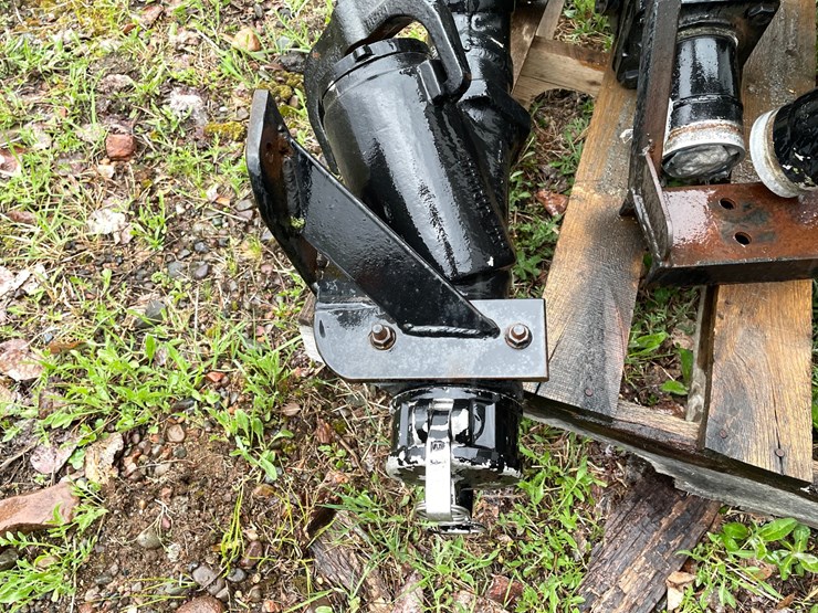 #10364-•-fuel-pump-off-of-semi-tractor-image-6