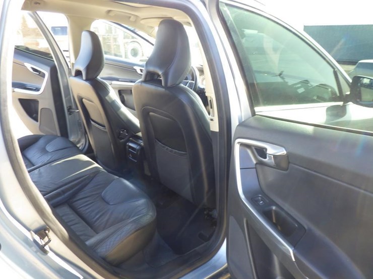 2013-volvo-xc60-image-8