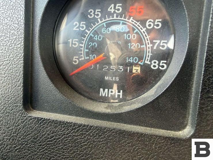 1985-international-1854-flatbed-truck-image-55