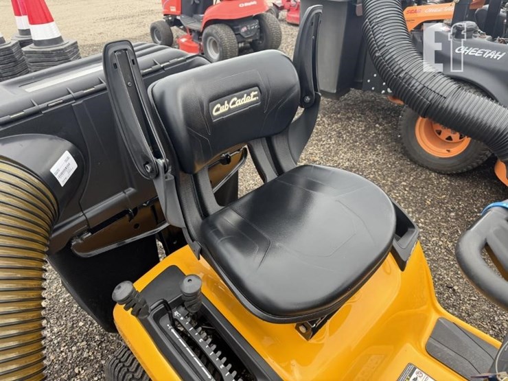 2017-cub-cadet-xt2-lx42-image-10