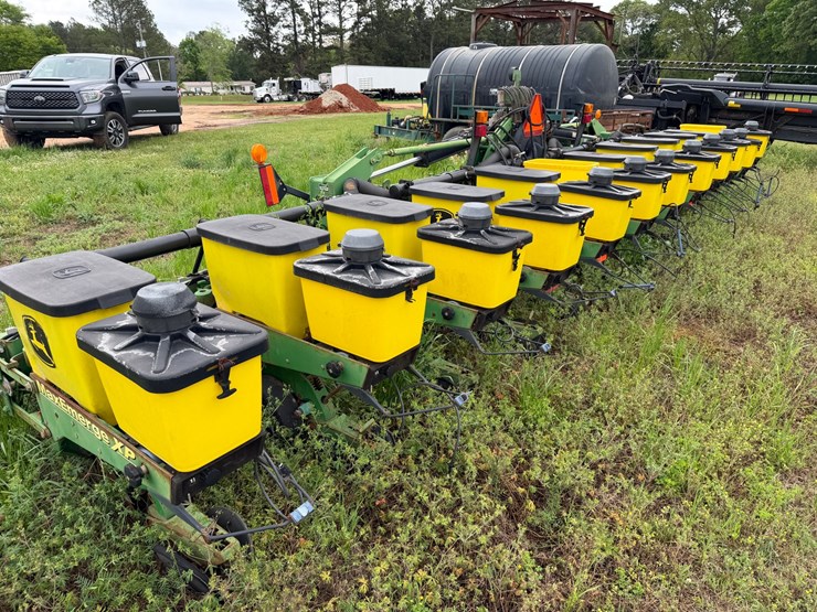 john-deere-12-image-1