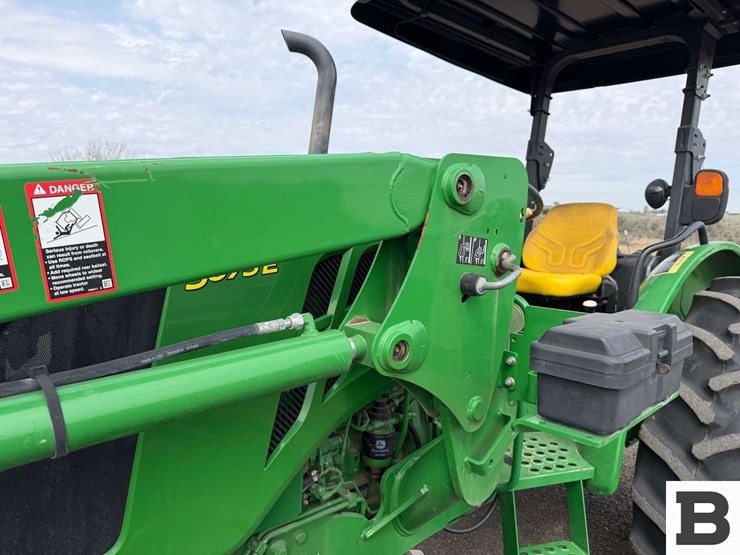 2015-john-deere-5075e-image-16