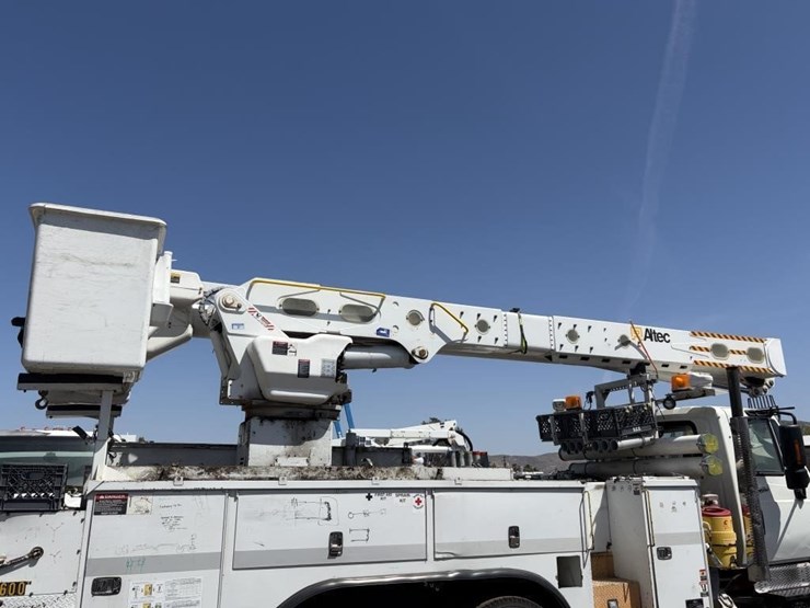 2012-international-workstar-7400-image-11