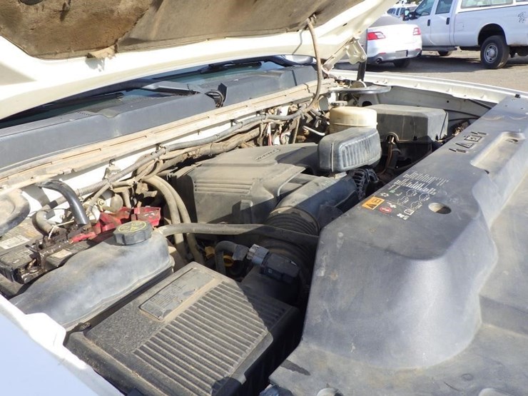 2013-chevrolet-3500hd-image-11