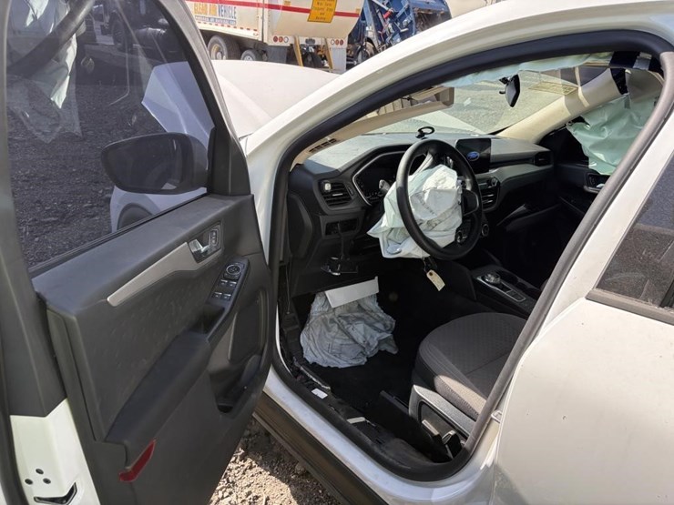 2020-ford-escape-se-image-18