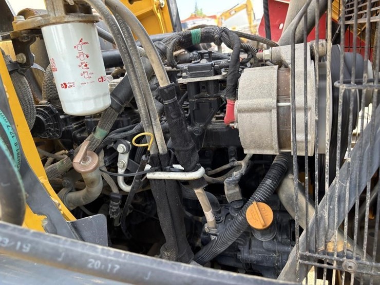2019-deere-310l-ep-image-60