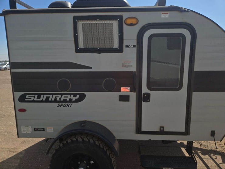 2022-sunray-109-travel-trailer-image-11
