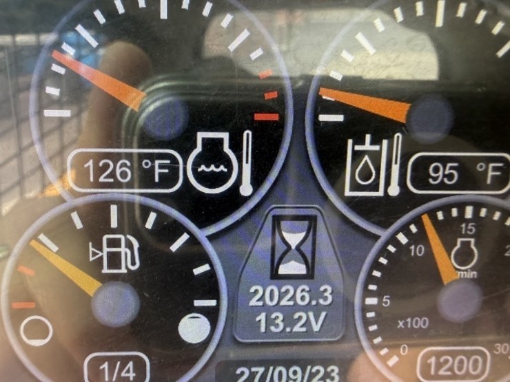 2017-caterpillar-226d-image-30