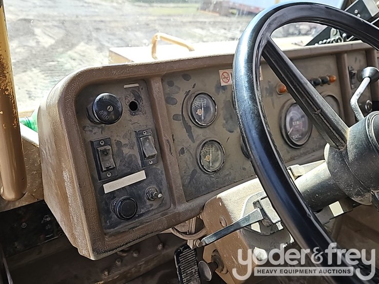 caterpillar-d350d-image-26