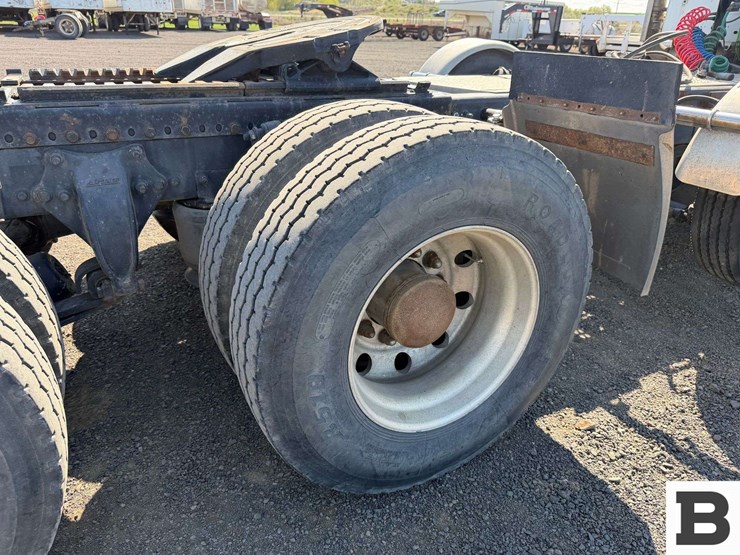 2012-freightliner-coronado-sd-tractor-truck-image-38