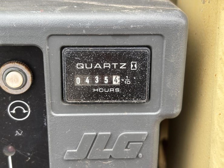 2010-jlg-2632es-image-15