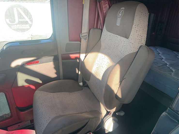 2022-kenworth-t800-image-26