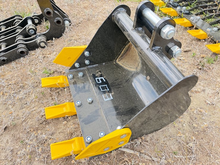 #604-•-#603-•-toothed-bucket-for-mini-excavator-image-2