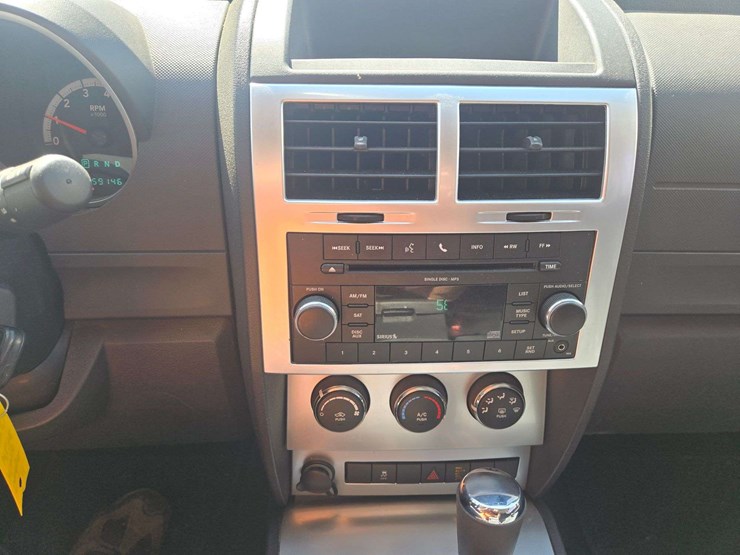 2011-dodge-nitro-image-14