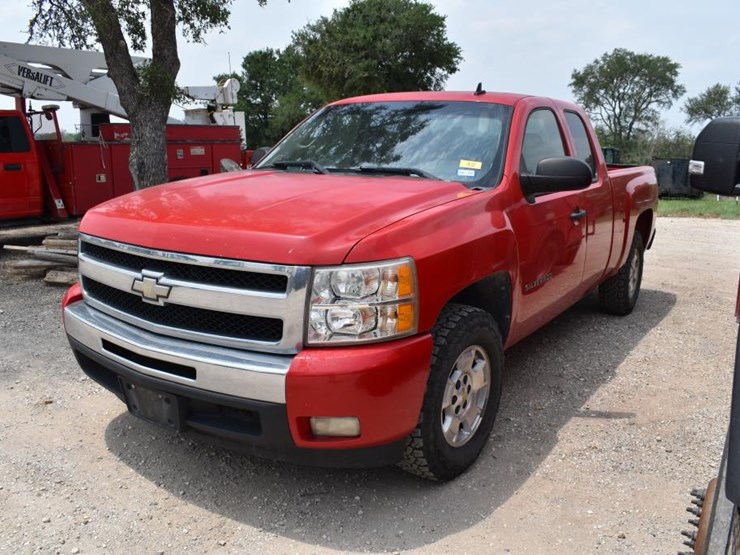 2011-chevrolet-1500-image-1