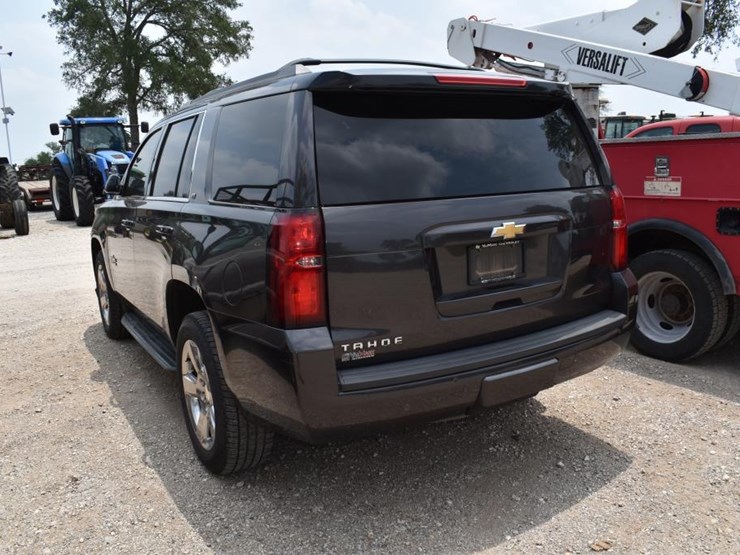2017-chevrolet-tahoe-image-4