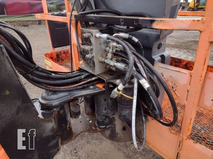 4-jlg-1200sjp-image-12