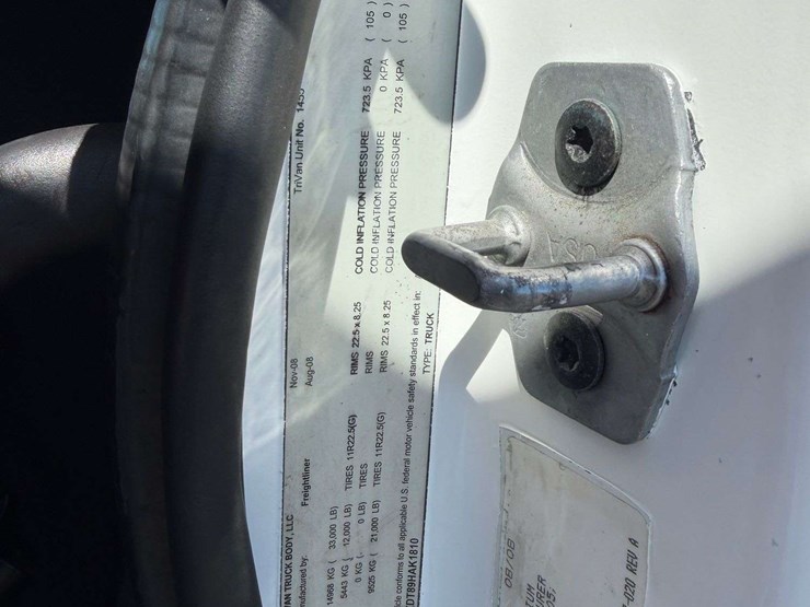 2009-freightliner-m2-box-van-truck-image-65