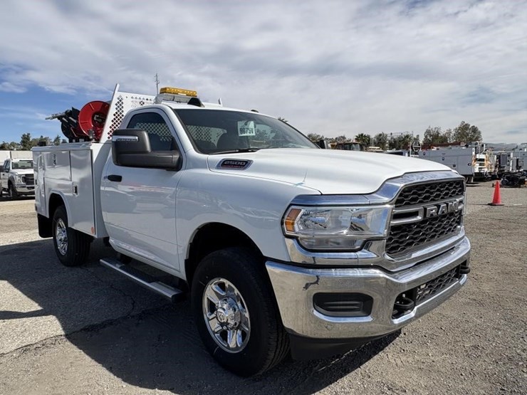 2024-dodge-2500-image-2