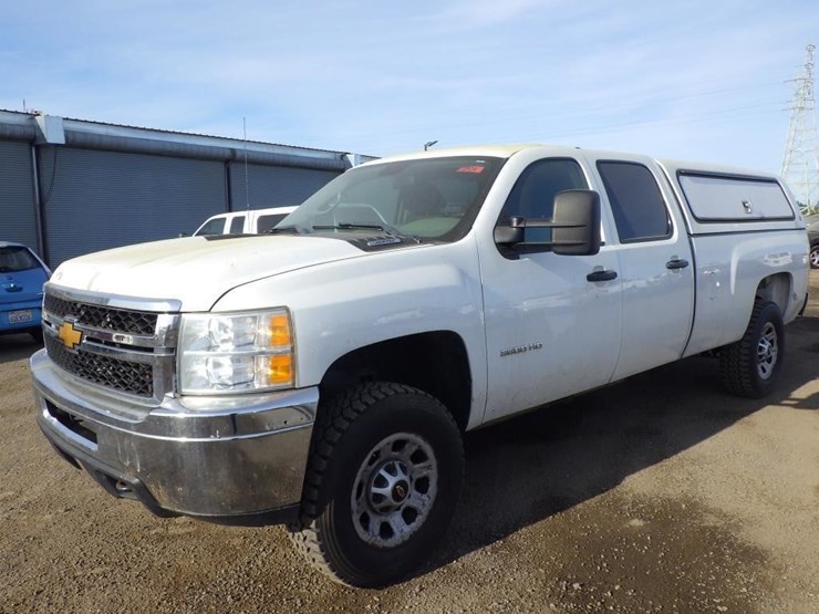 2013-chevrolet-3500hd-image-1