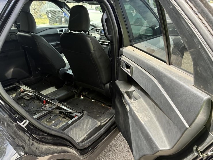 2022-ford-explorer-police-interceptor-image-12