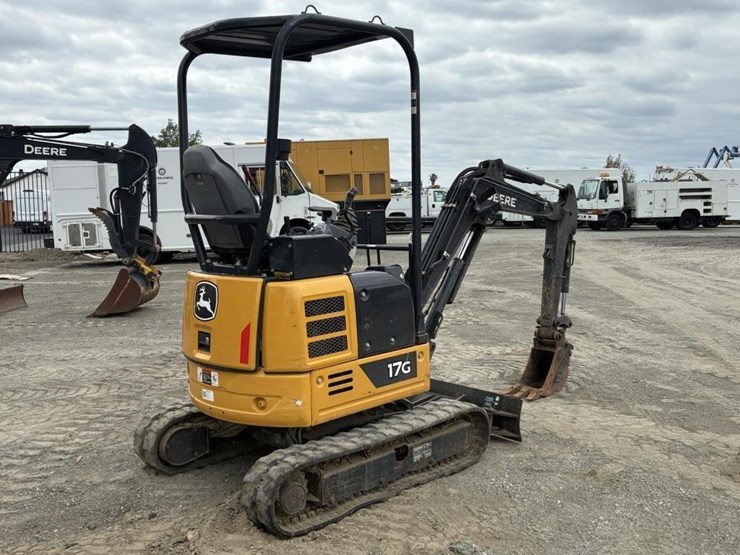 2023-deere-17g-image-3