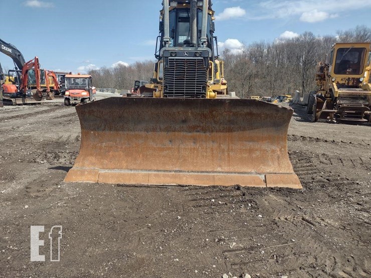 2008-deere-750j-lt-image-21