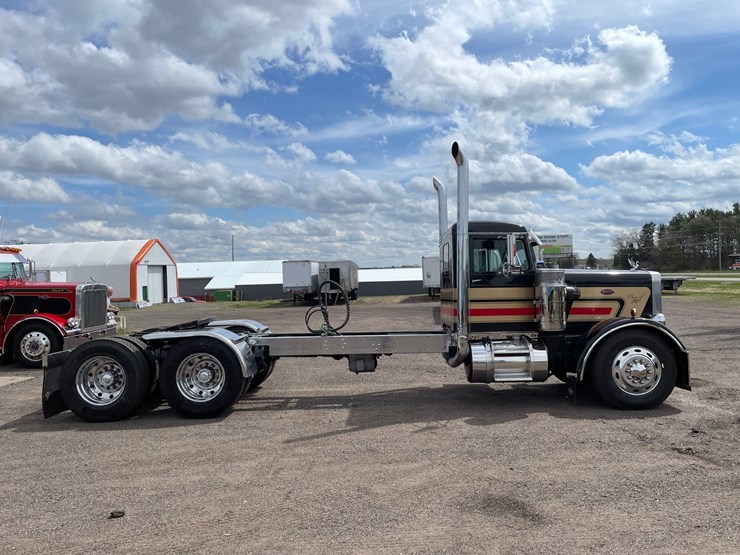 1970-peterbilt-358-image-4