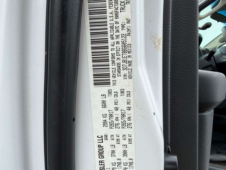 2011-dodge-ram-1500-image-31