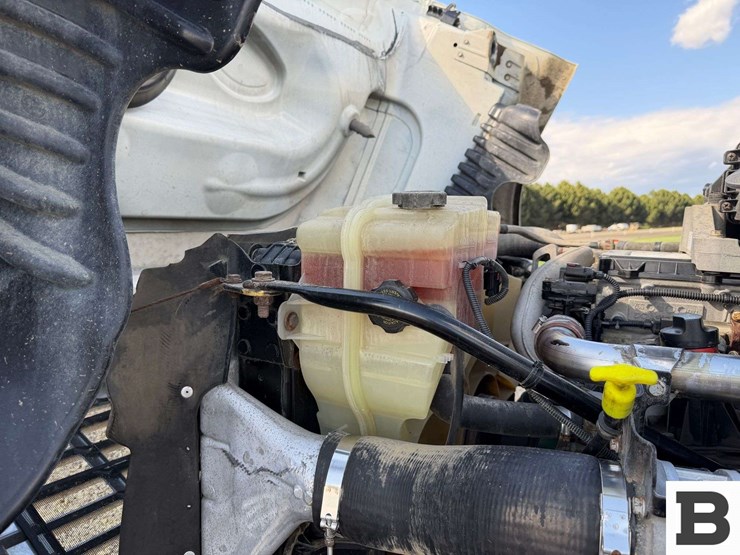 2012-freightliner-cascadia-125-image-50