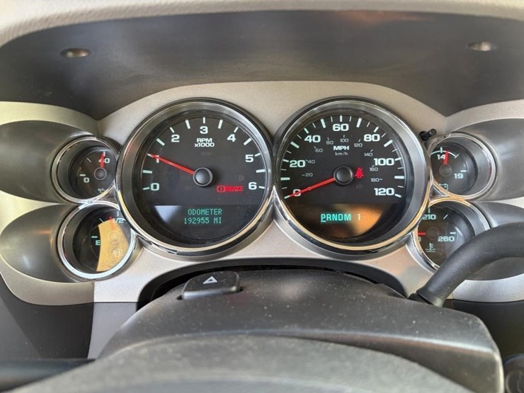 2013-chevrolet-2500-image-12