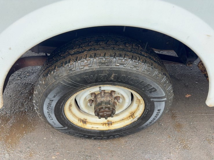 2011-ford-e350-image-9