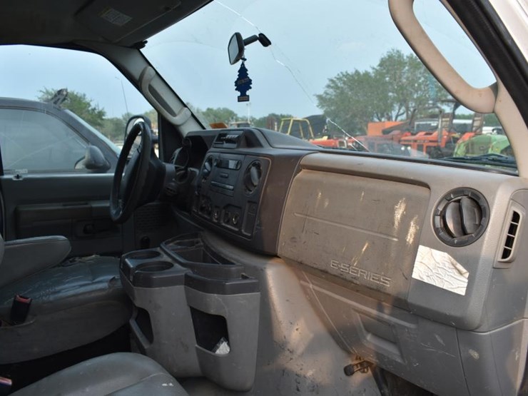 2011-ford-e350-image-8