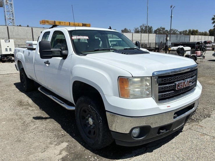 2012-gmc-sierra-3500-image-2
