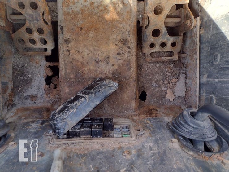 2004-bobcat-s300-image-12