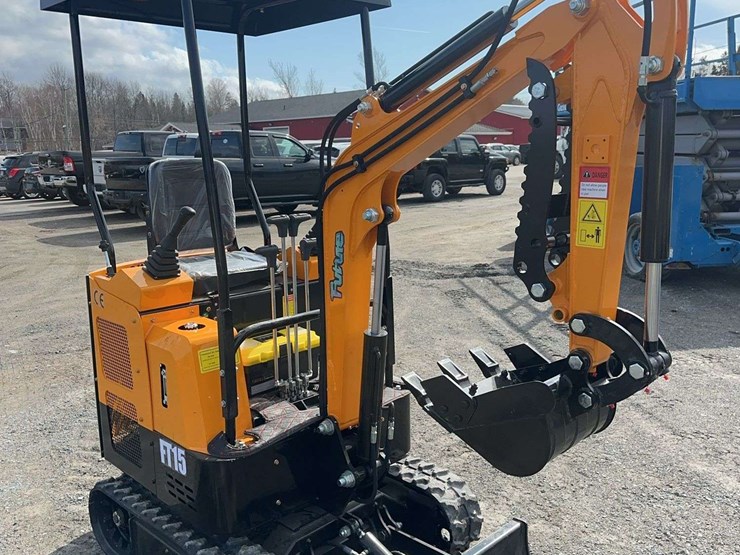 2026-future-ft15-mini-excavator-image-3