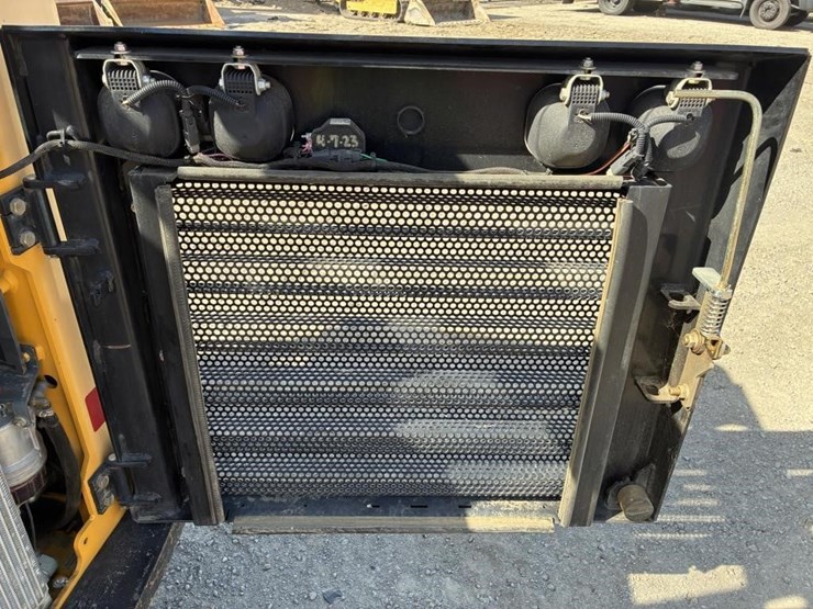 2019-gehl-r190-image-19