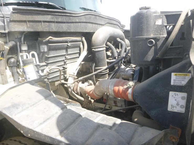 2009-international-7400-image-23