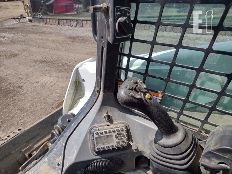 2022-bobcat-t770-image-12