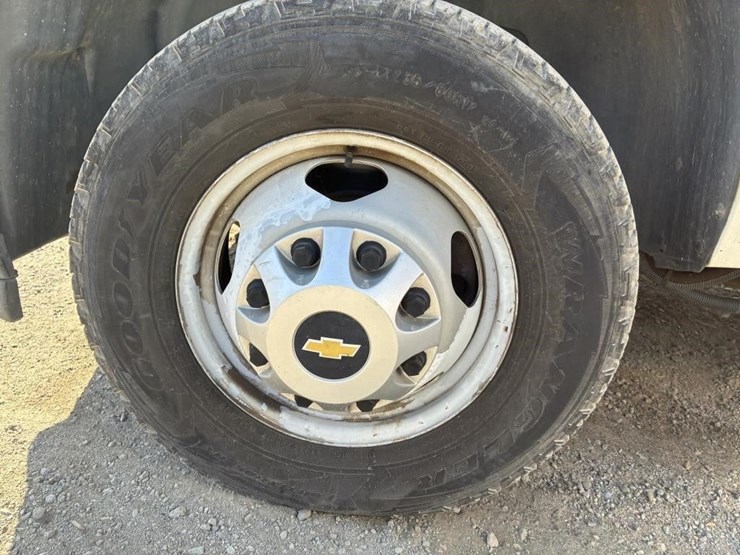 2012-chevrolet-silverado-3500-image-5