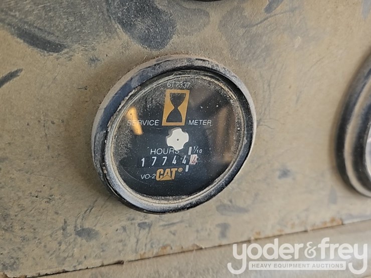 caterpillar-d350d-image-29